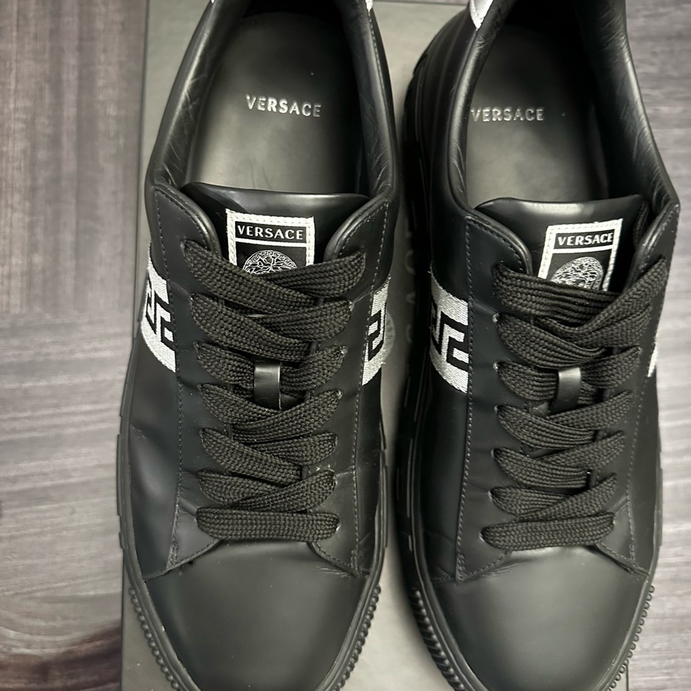 Versace Greca Sneaker 'Black size 44 . Size 11 shoes sneakers in box - Picture 5 of 12